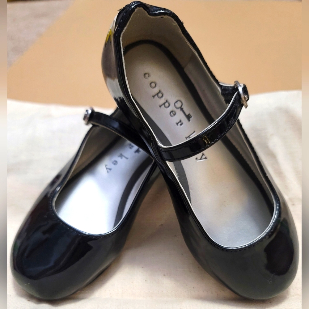 Used black patent leather Copper Key girl's dress shoes.